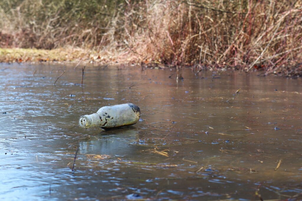 Rzeka Biała w Bielsku Podlaskim walczy z zanieczyszczeniami. WIOŚ czeka na wyniki badań